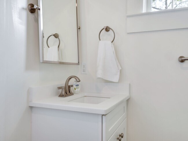 Building Photo - 101 Reid St