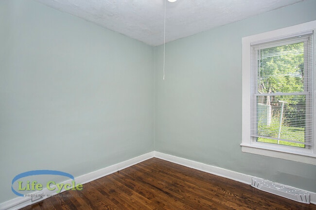 Building Photo - 243 Michigan St NW