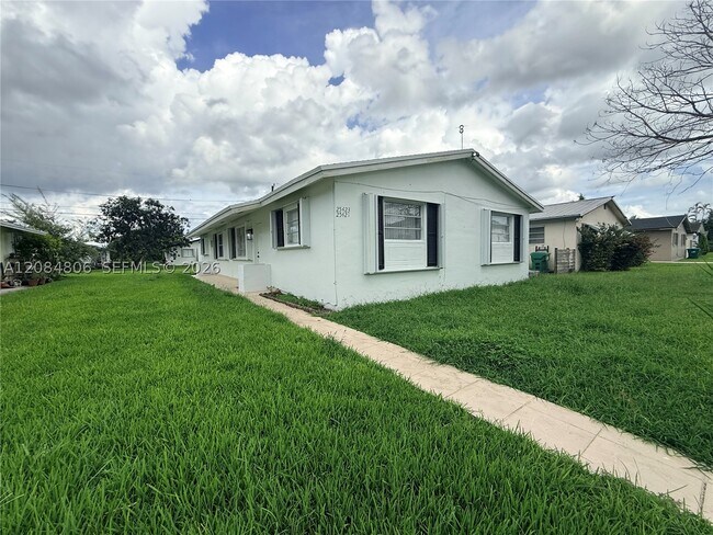 Building Photo - 25423 SW 107th Ct