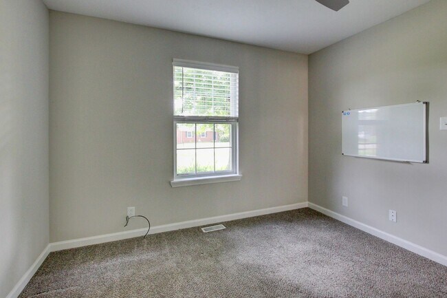 Building Photo - Updated 3bed 2 bath in St B with SEPARATE WORKSHOP around back.