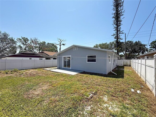 Building Photo - 1755 Shore Acres Blvd NE