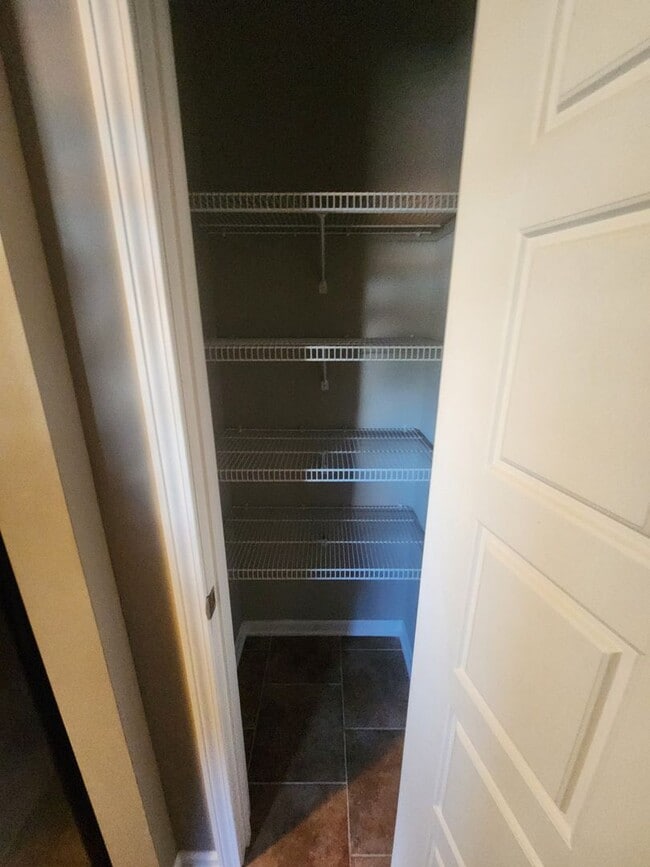 Building Photo - Cozy 3 Bed 2 Bath Home Available Now thru ...