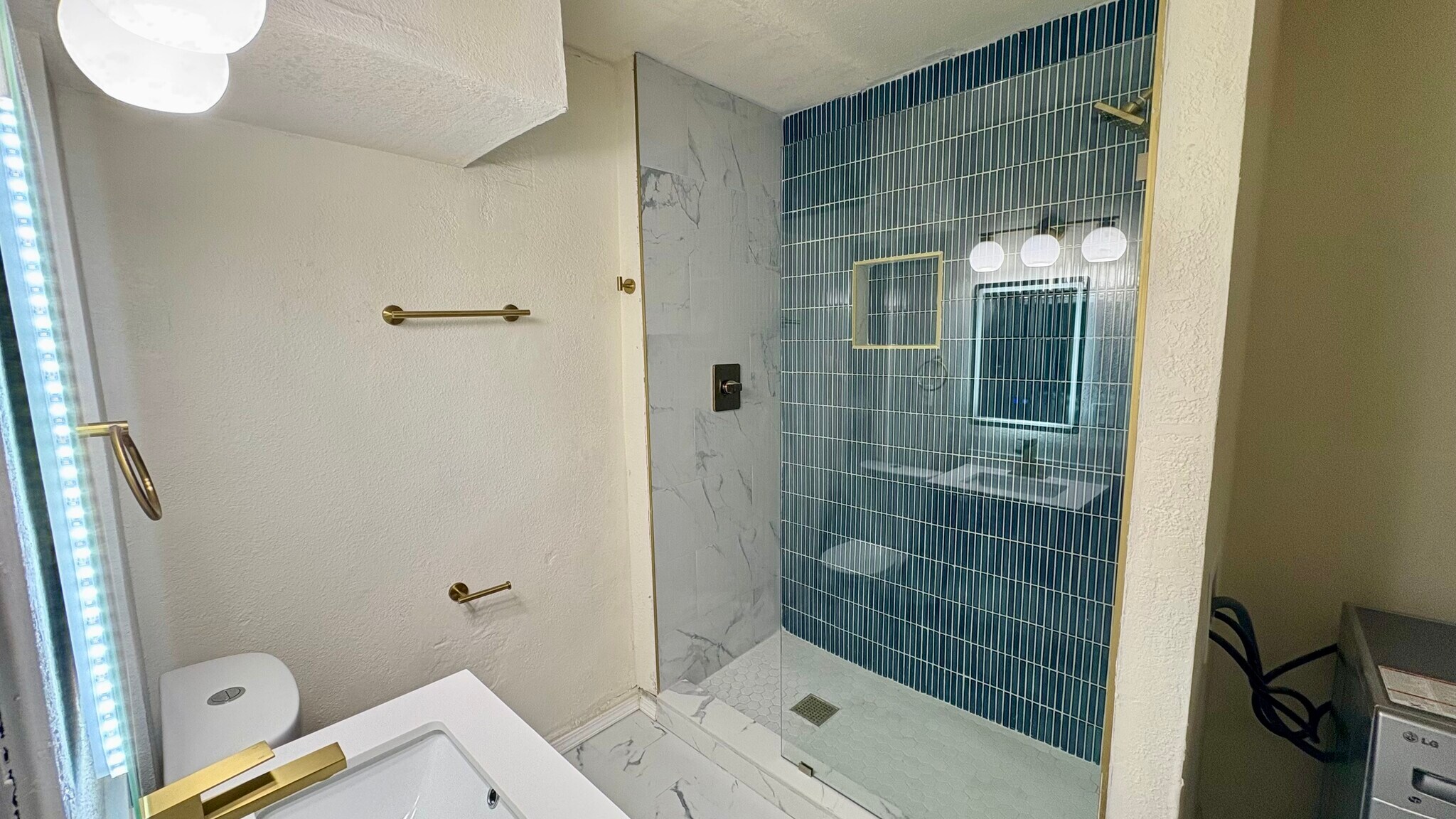 Building Photo - 2928 Piedmont Dr