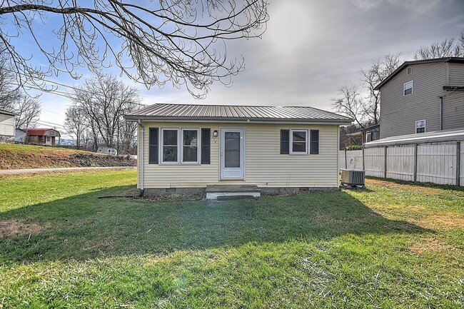 Building Photo - 214 Taylor Ave