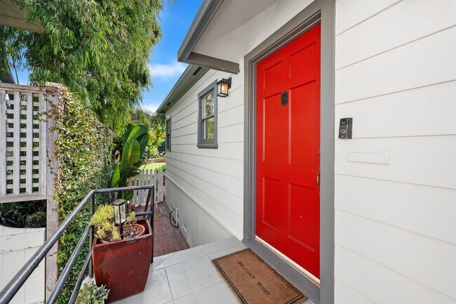 Building Photo - Charming La Jolla Beach Cottage
