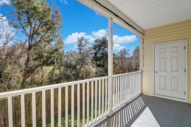 Building Photo - 324 Laurel Oak Ln