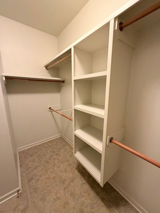 Building Photo - 40325 Coldwater Landing