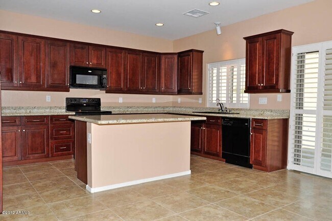 Building Photo - Charming 4 Bed 3 Bath Home in Norterra Area