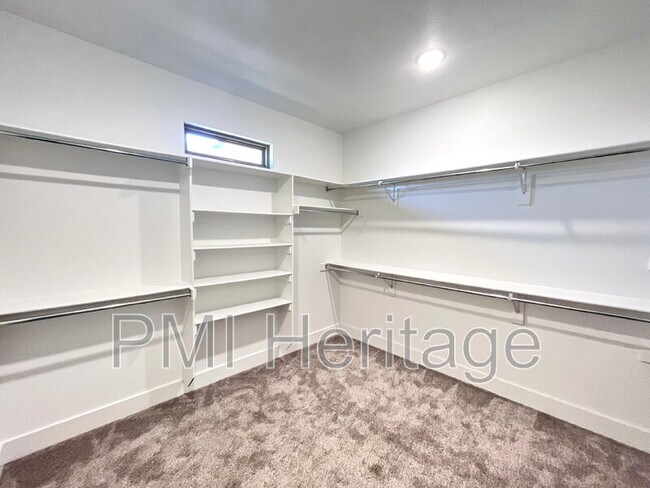 Building Photo - 557 Rossi St