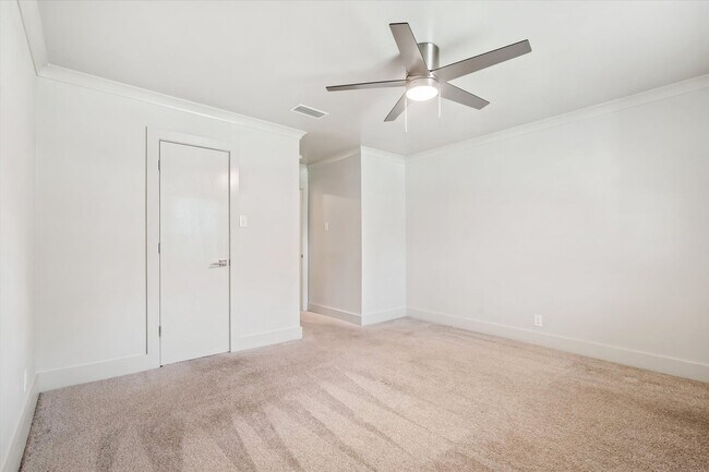 Building Photo - SPRINGHILL OAKS CONDOMINIUMS