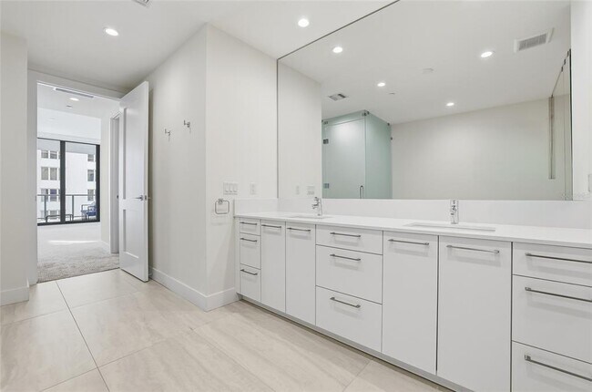 Building Photo - 301 1st St S