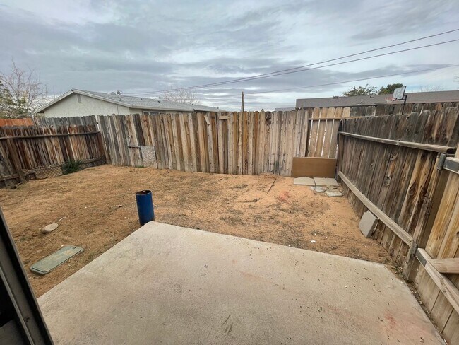 Building Photo - 3711