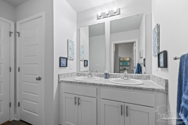 Building Photo - 5213 Peach Dr