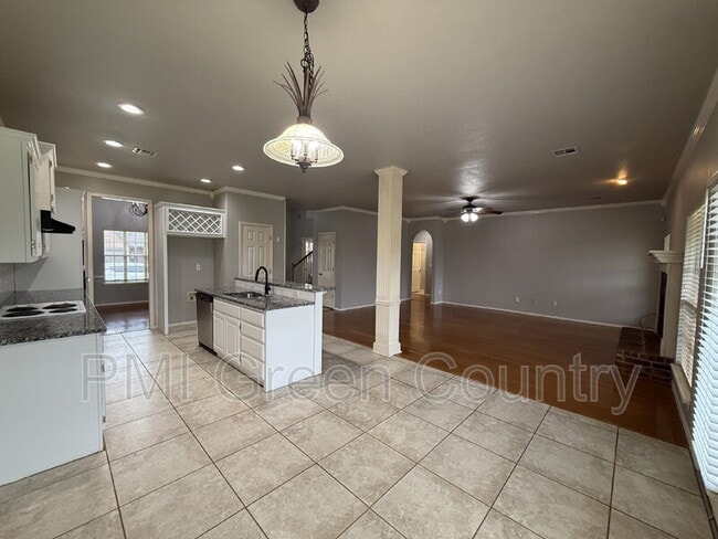 Building Photo - 4419 W Detroit Pl