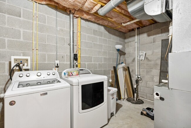 Building Photo - 188 Sara Ln