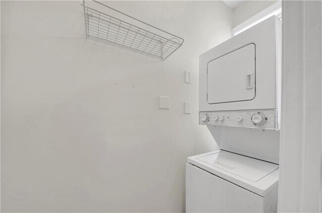 Building Photo - 878 Briarcliff Rd NE