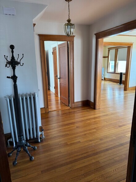 Entry - 20 Colbert St