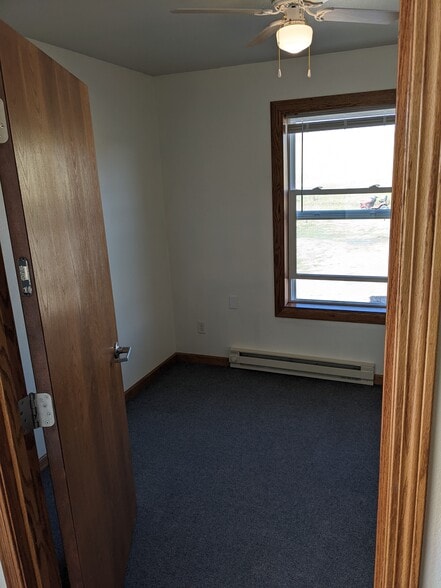 Building Photo - 1114 Roth Ln