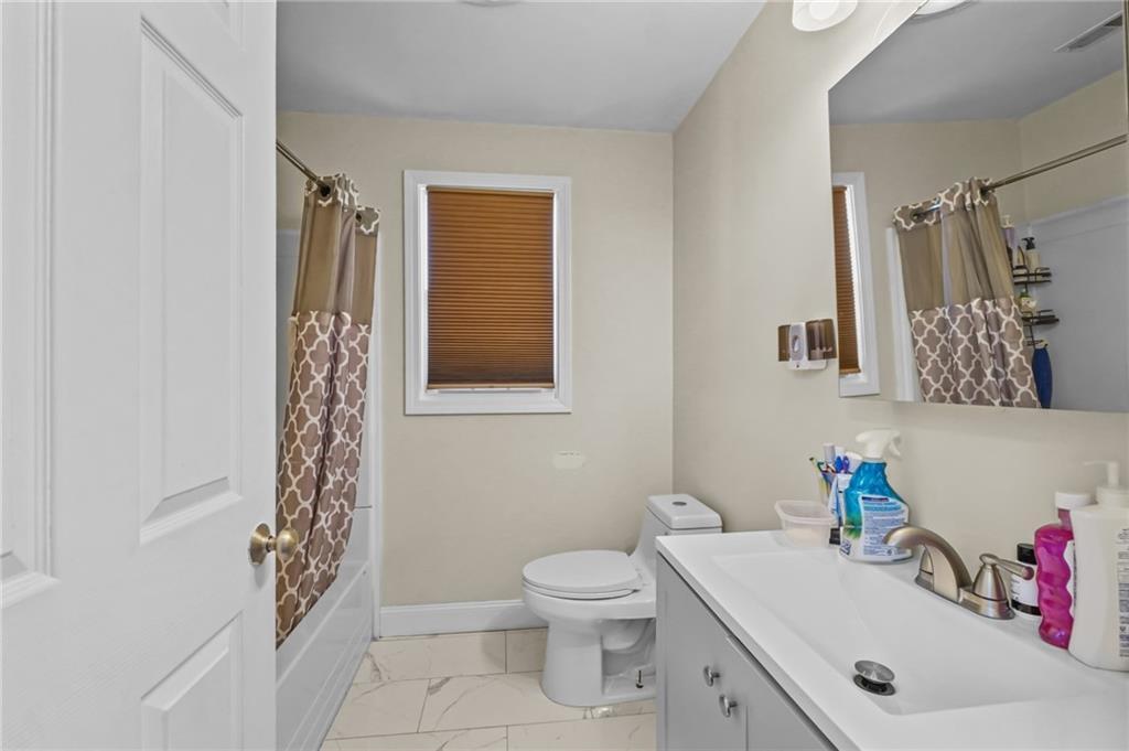 Full bathroom - 46 Ridgeway Ave