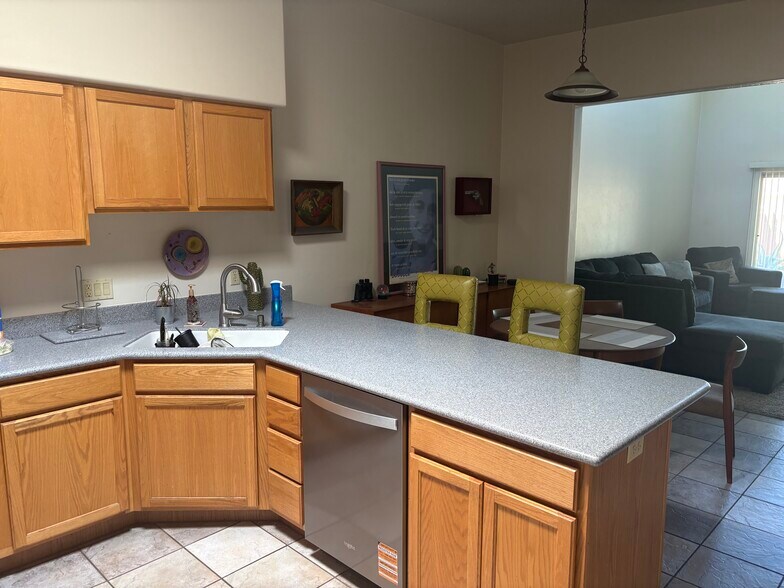 Building Photo - 8156 N Peppersauce Dr