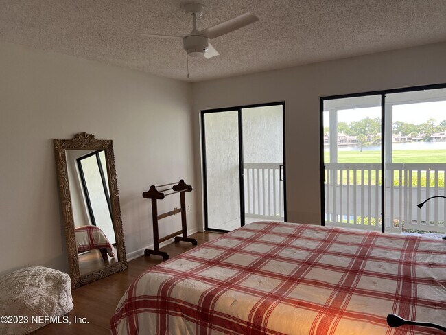 Building Photo - 7 Cove Rd