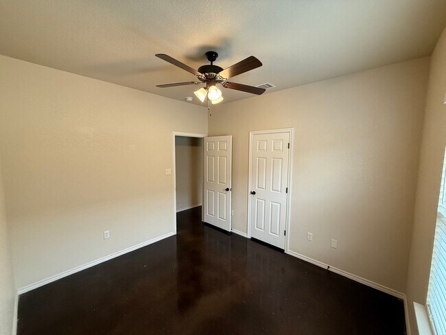 Building Photo - Modern Duplex in Prime Location