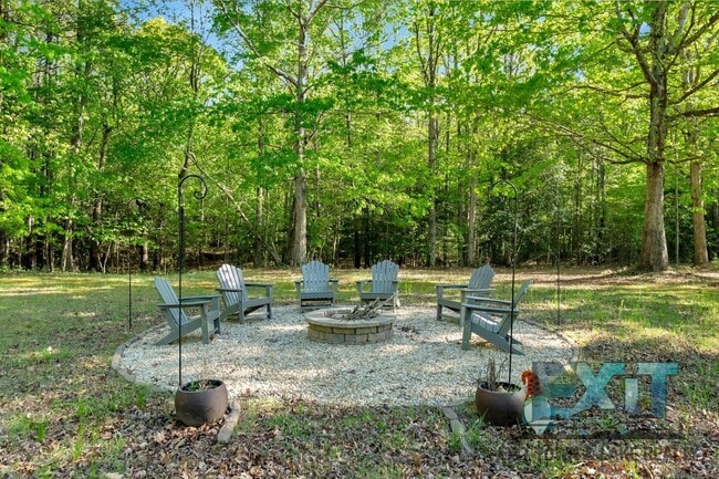 Building Photo - 4 Bedroom, 2 Bath Home Available on Kerr Lake with Private Dock