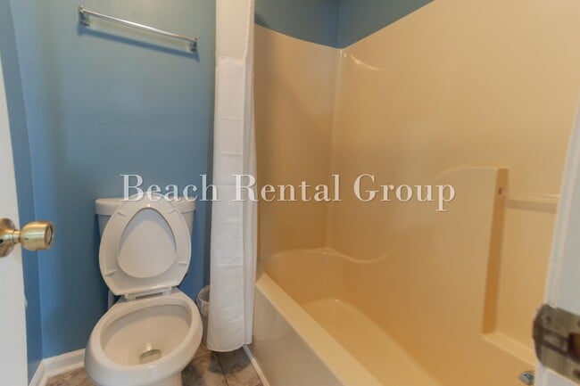 Building Photo - 4109 Pinehurst Cir