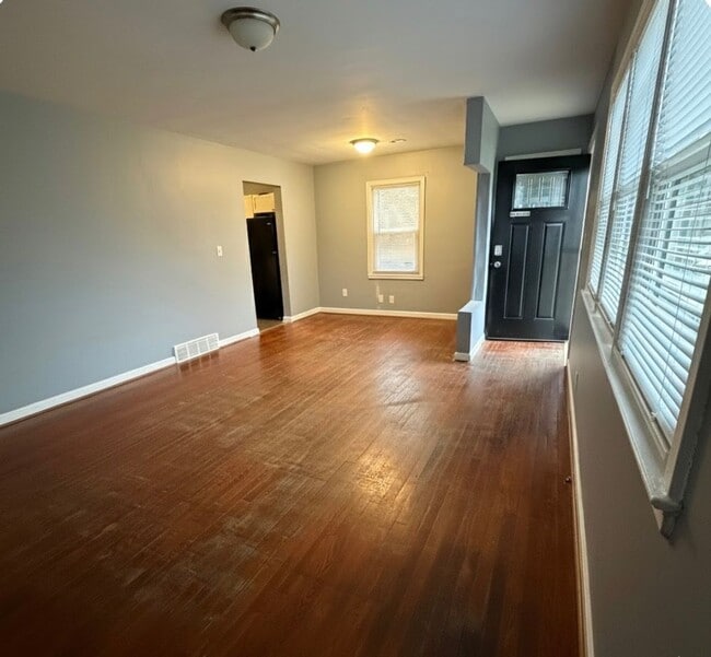 Building Photo - 553 Freeman Dr