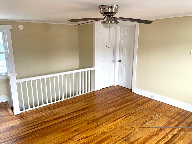 Building Photo - 19 Center St