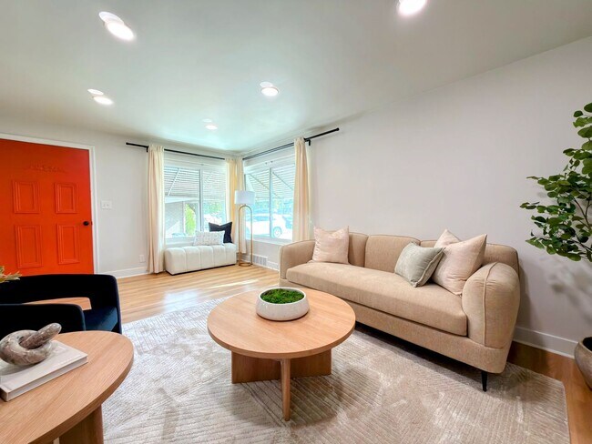 Building Photo - 1023 E Millbert Ave