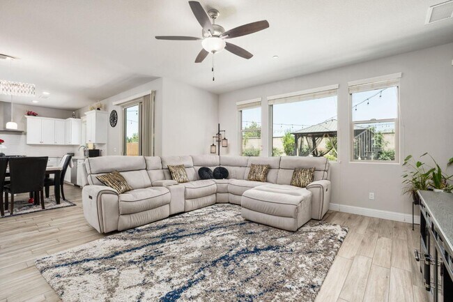 Building Photo - Copper River Canvas on the Bluffs! 4B/3BA ...
