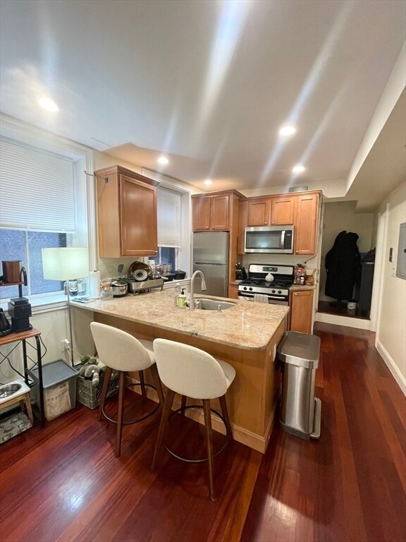 Building Photo - 76 W Cedar St