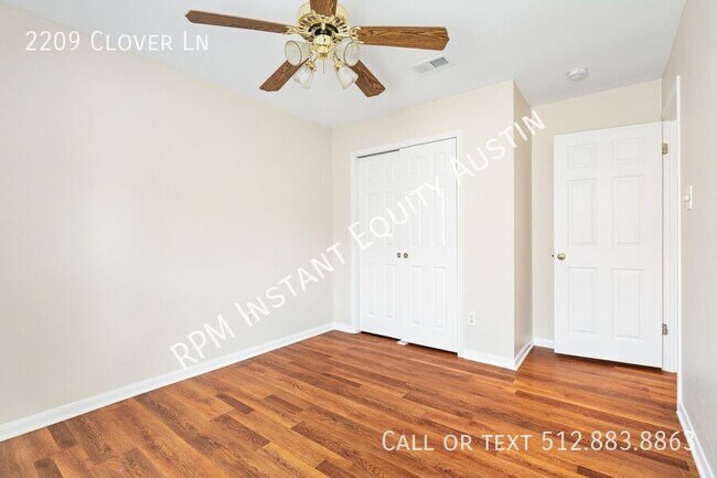 Building Photo - 2209 Clover Ln