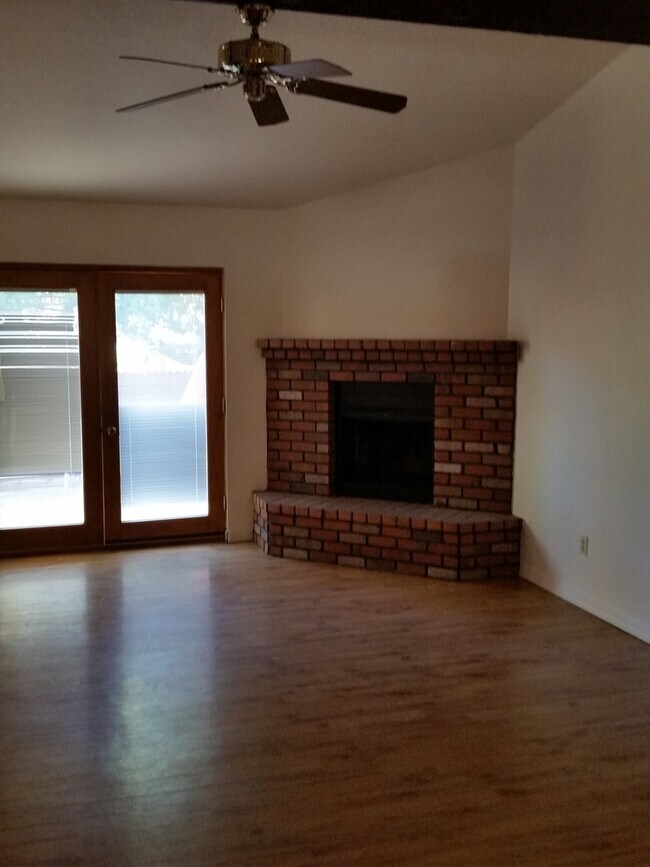 Building Photo - 155 Canyon Diablo Rd