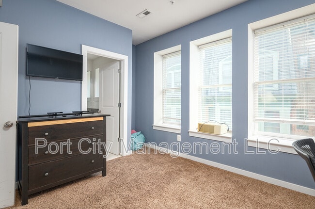 Building Photo - 9 Yogurt Ln