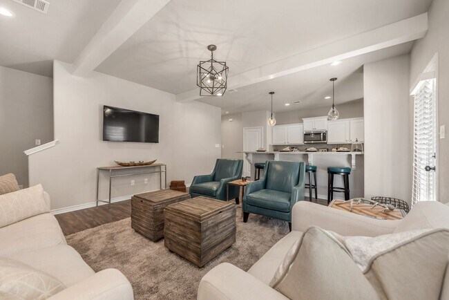 Building Photo - AUGUST PRE-LEASE!! 4/4.5 in Pershing Pointe!