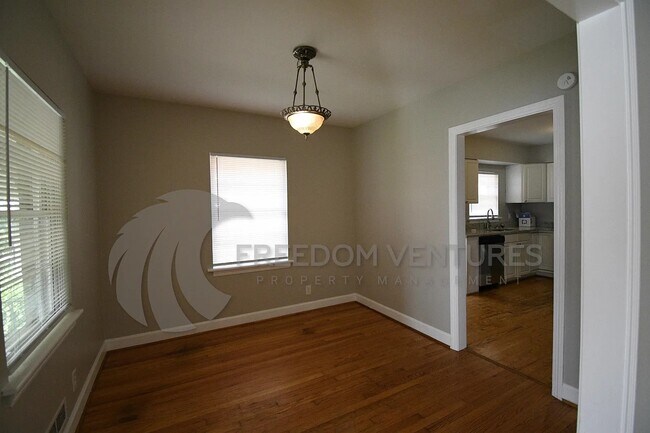 Building Photo - 8513 4th Ave S