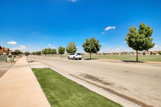 Building Photo - Beautiful East side House 3 bed-2.5 baths in front of Park