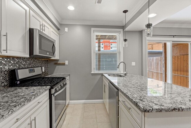 Building Photo - Available Now! 5 Minute Walk From Nats Park- 20 minute walk from Capitol Hill- 3 Bedroom 2.5 Bath...