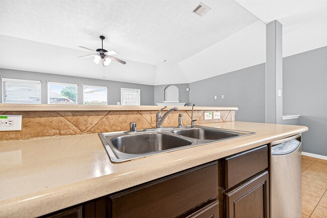 Building Photo - 24822 Diamond Run Ct
