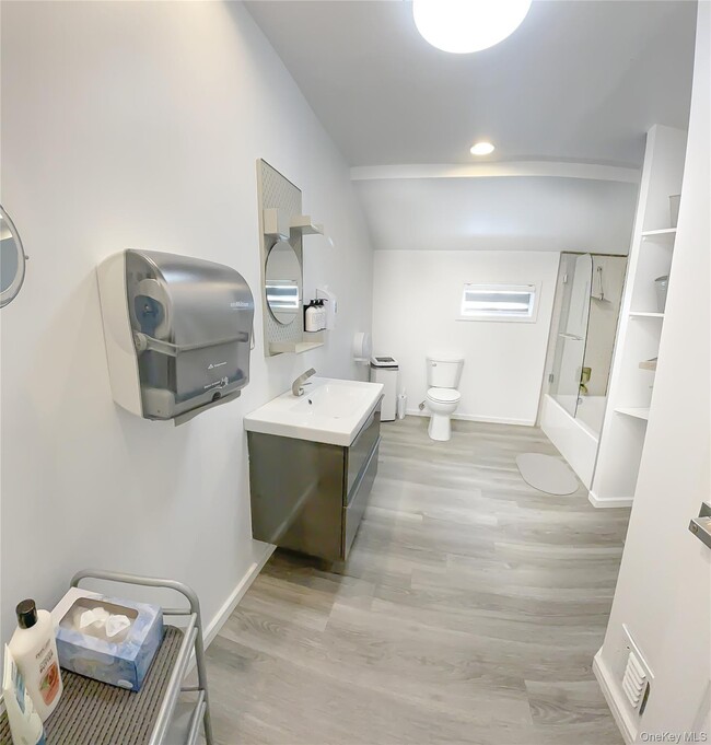 Building Photo - 1 Summer Ln