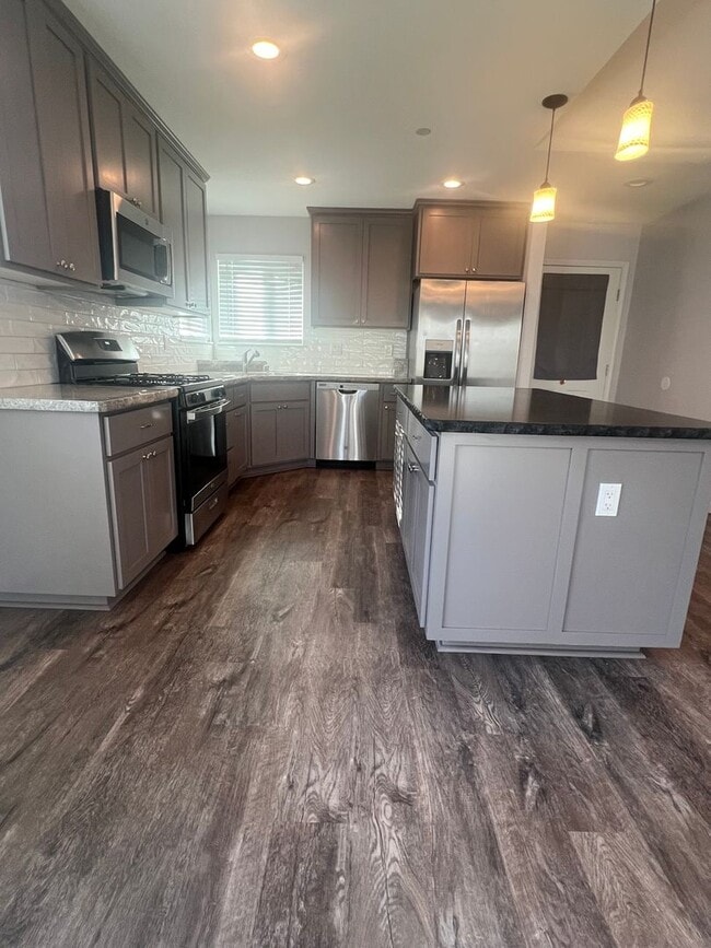 Building Photo - 3 Bedroom home in Candlewood Estates