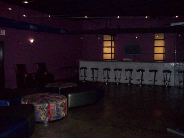 Building Photo - 705 Main St