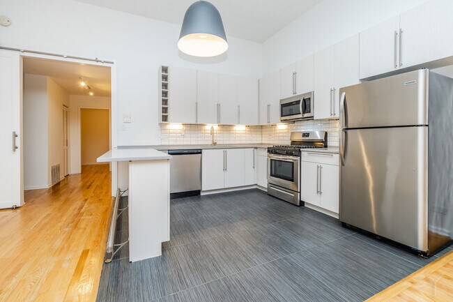 Building Photo - 1021 S State St