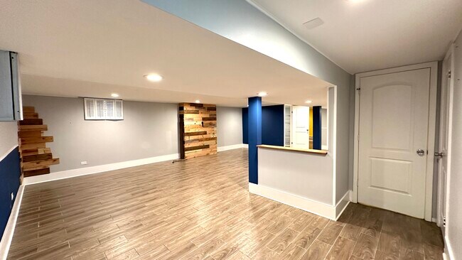 Building Photo - 9239 Lawler Ave