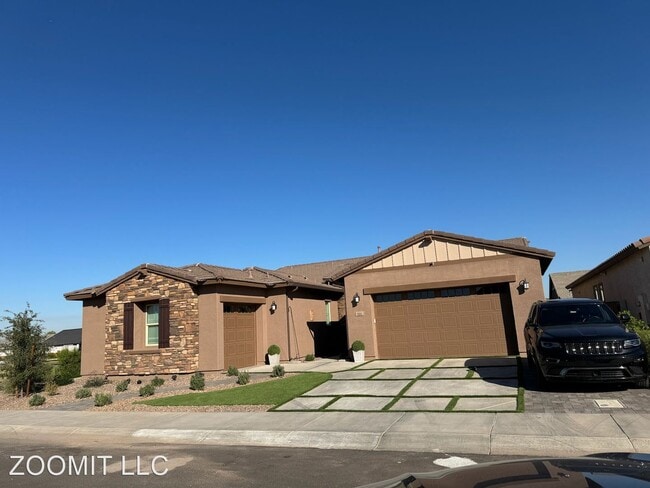 Primary Photo - 4 br, 3 bath House - 164 E. Taurus Place