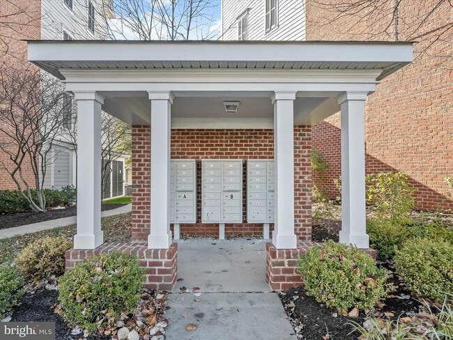 Building Photo - 7658 Maple Lawn Blvd