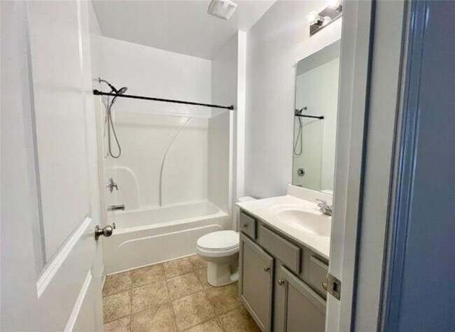 Building Photo - 181 Charolais Dr