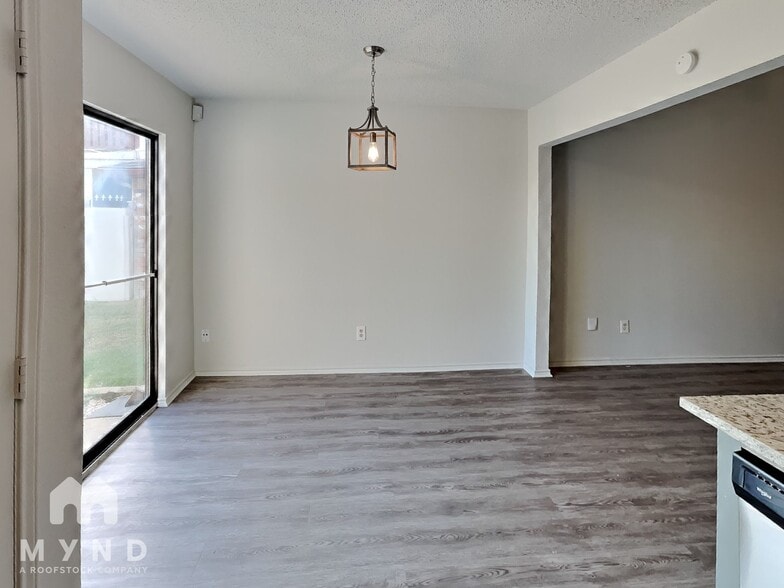 Building Photo - 10349 Wood Heights Dr